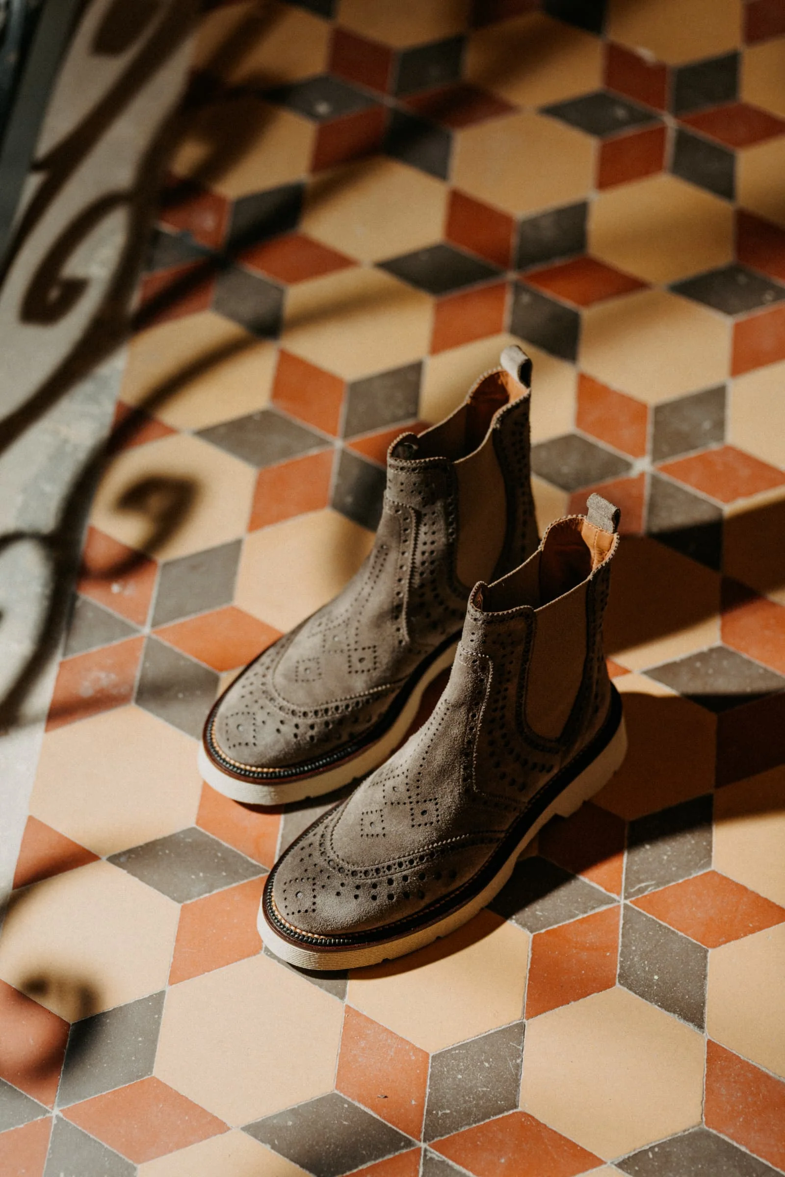 BOTIN PLATAFORMA JIMMY VELOUR TOPO - Image 4