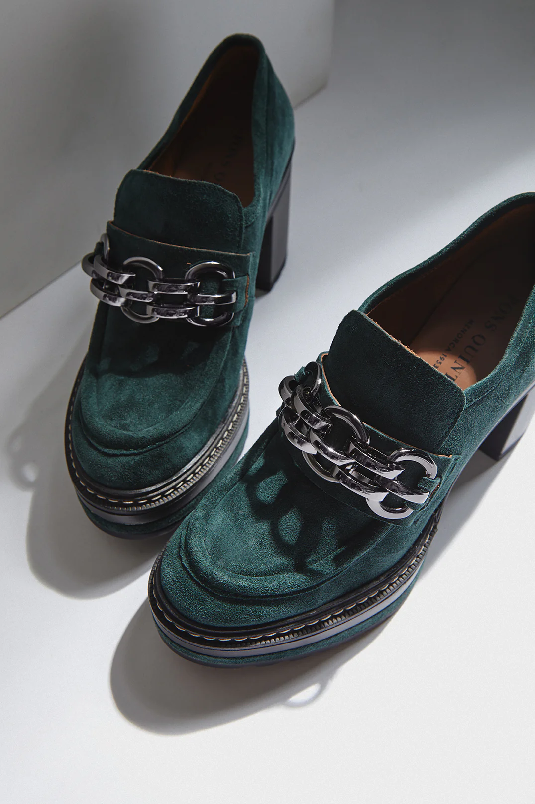 ZAPATO TACON OLIVIA VELOUR PETROLEO - Image 6