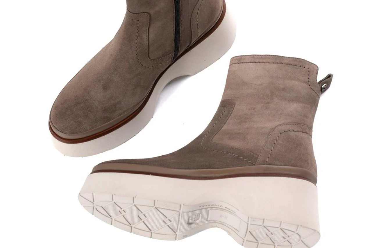 BOTIN PLATAFORMA RAQUEL VELOUR TOPO - Image 4