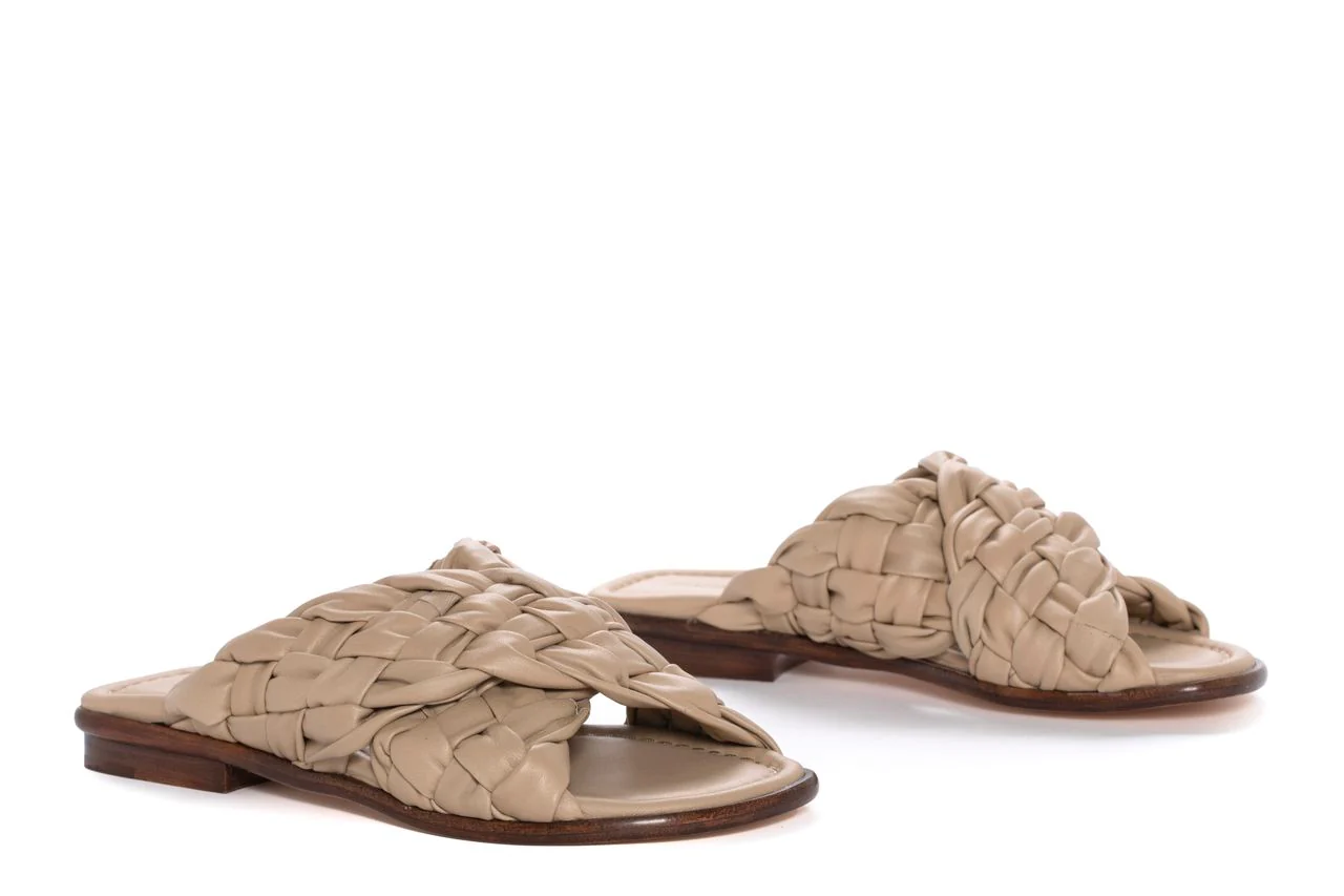 SANDALIA PLANA TINA NAPA TAUPE - Image 2