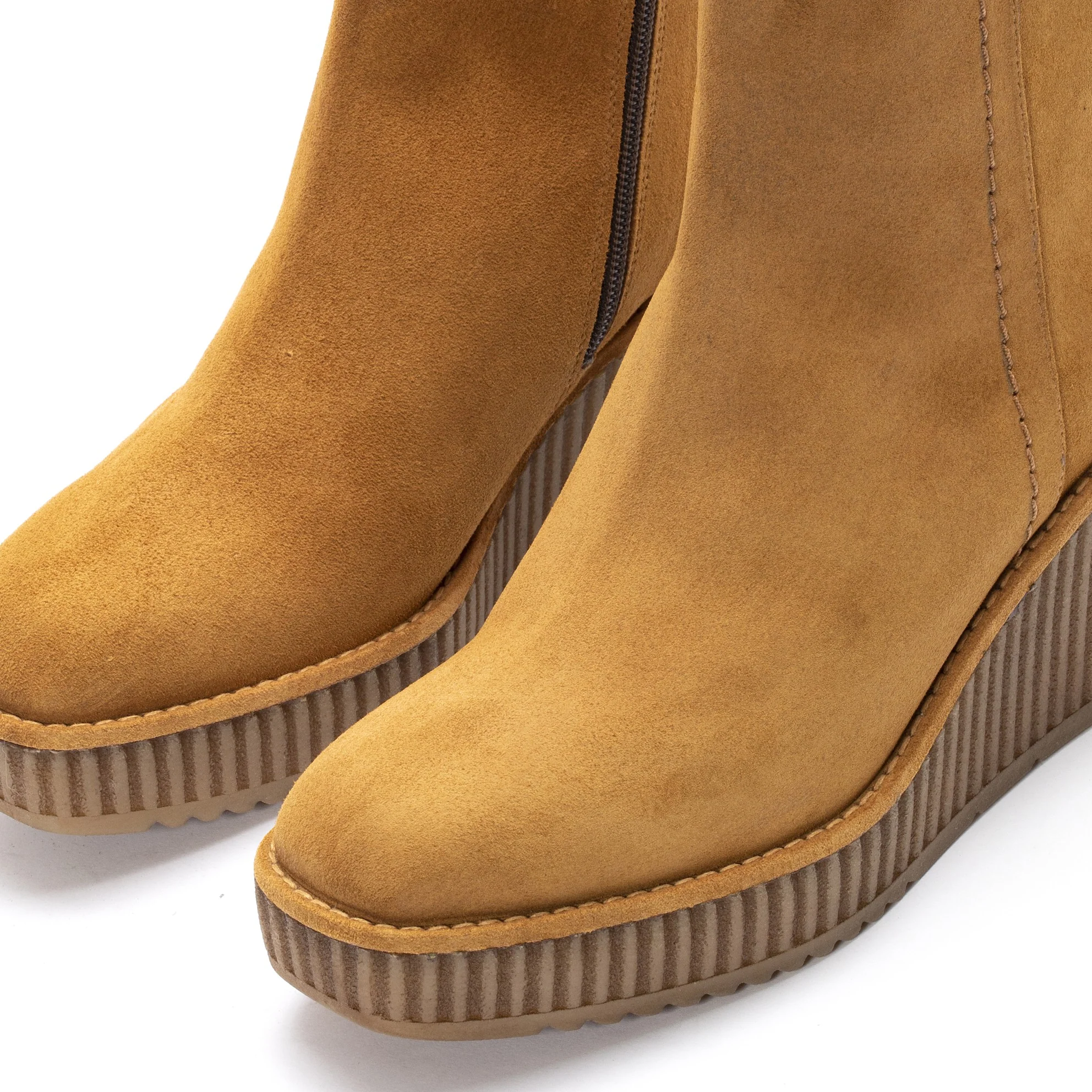 BOTIN PLATAFORMA VELOUR MIEL - Image 2
